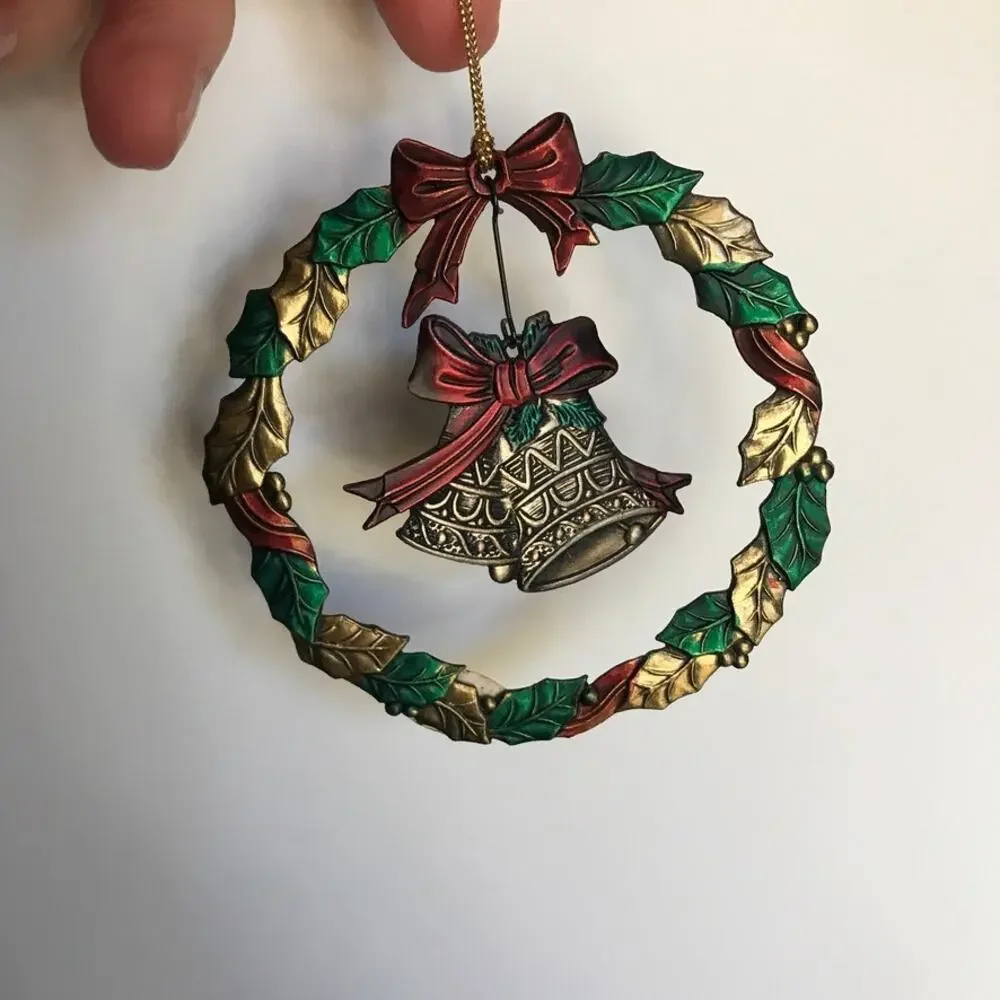 Vintage RUSS Heirloom Collection metal wreath with bow Christmas ornament